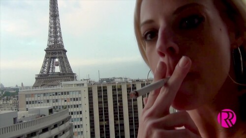VNARoxieRae – Candid Smoking In Paris France (22 07 07)