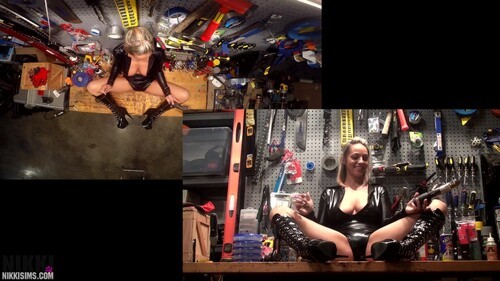 NikkiSims – Black Vinyl Full (21 03 21)
