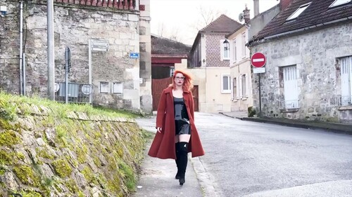 JacquieEtMichelTV – Little Foxy 31 Wanted Some Entertainment FRENCH (25 05 25)